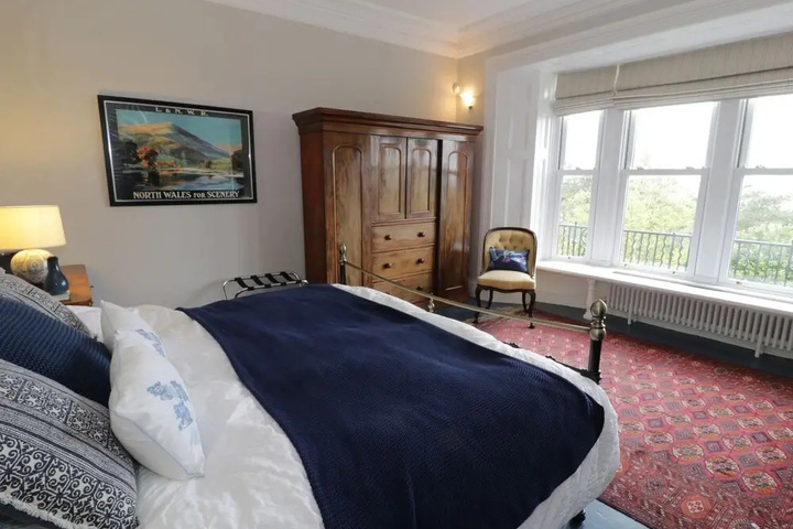 Room 5 of 21