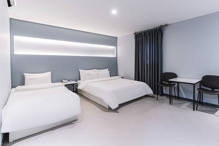 Room 50 of 78