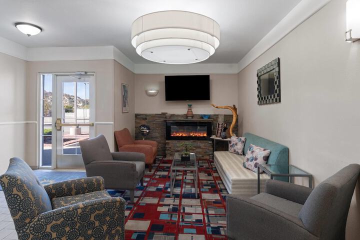 Entrance & Lobby
