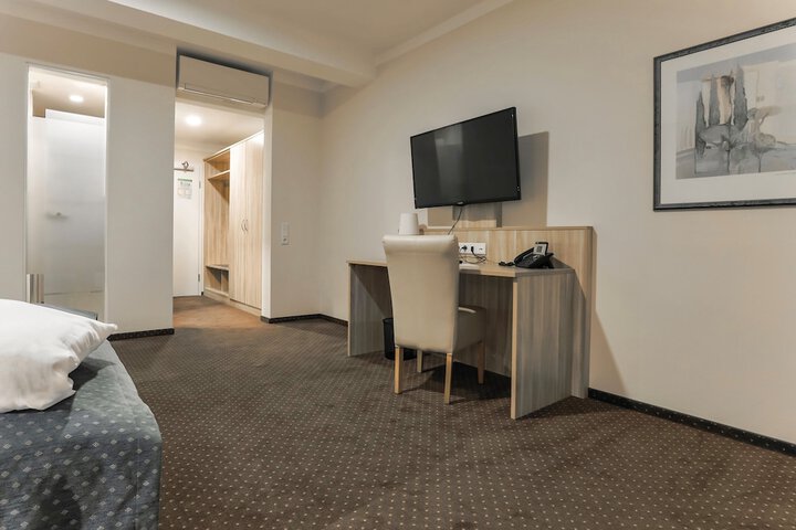 Room 29 of 63