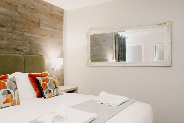 Room 43 of 164