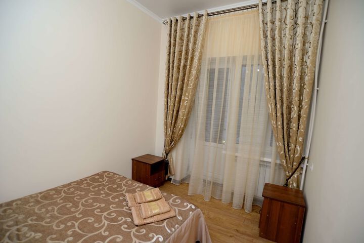 Room 10 of 29