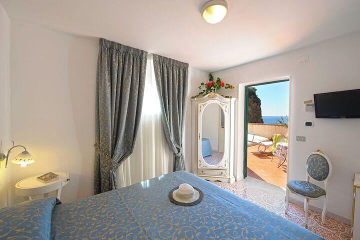 Room 9 of 17