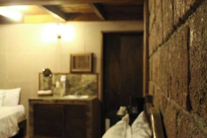 Room 19 of 38