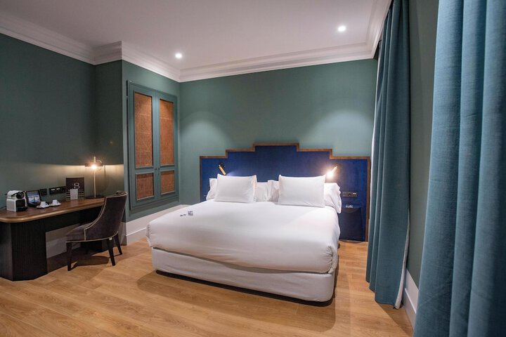 Room 10 of 43