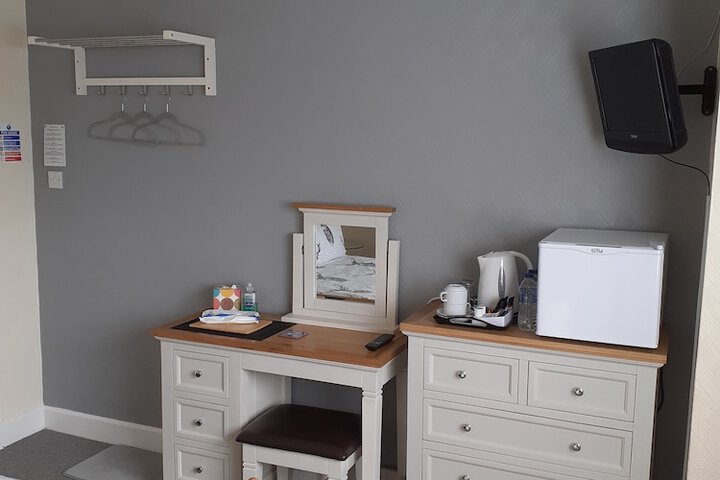 Room 6 of 28