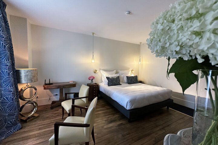 Room 24 of 76
