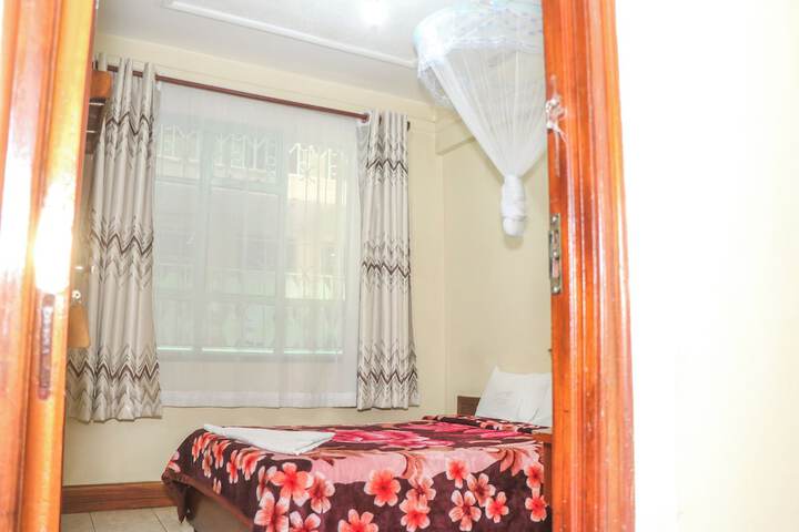 Room 12 of 18