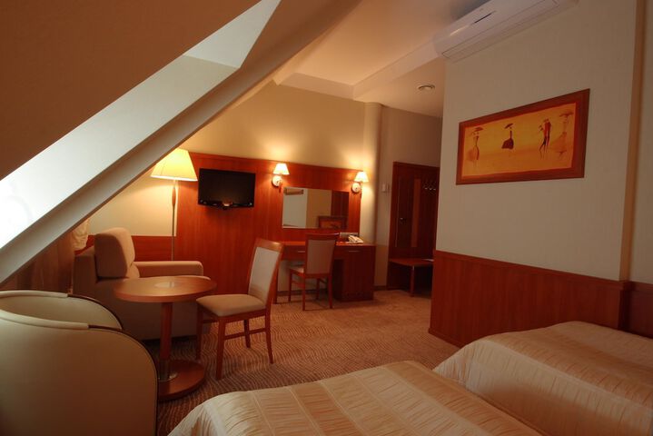 Room 13 of 42