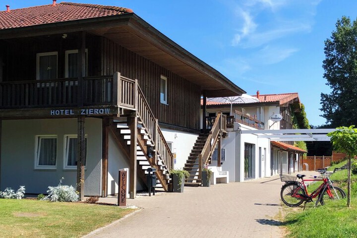 Hotel 75 of 81