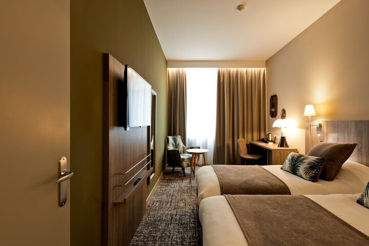 Room 15 of 49
