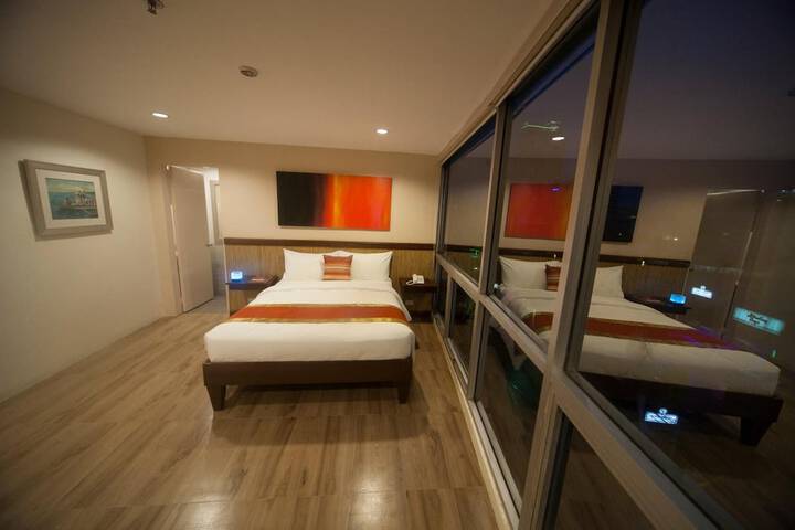 Room 27 of 40