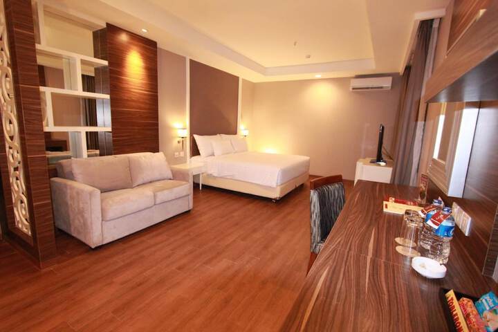 Room 9 of 32