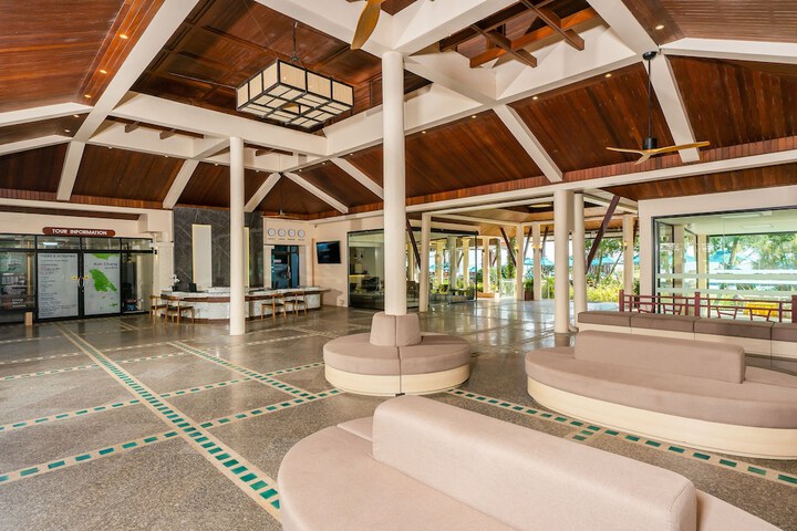 Entrance & Lobby