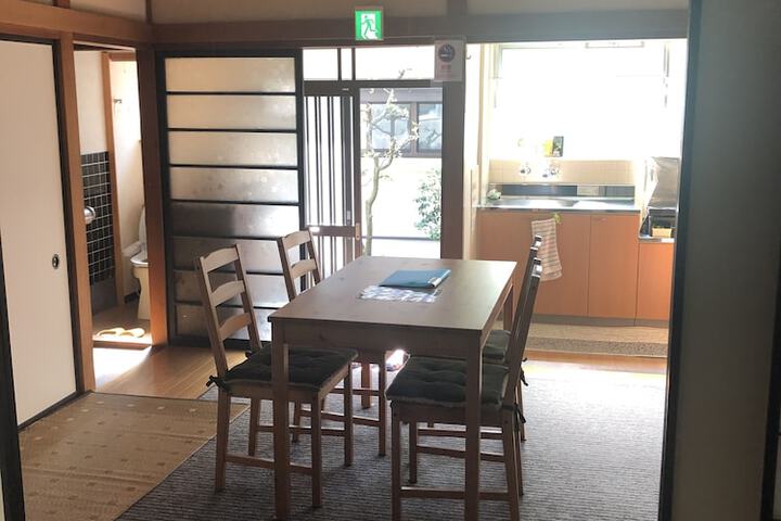 Room 4 of 8