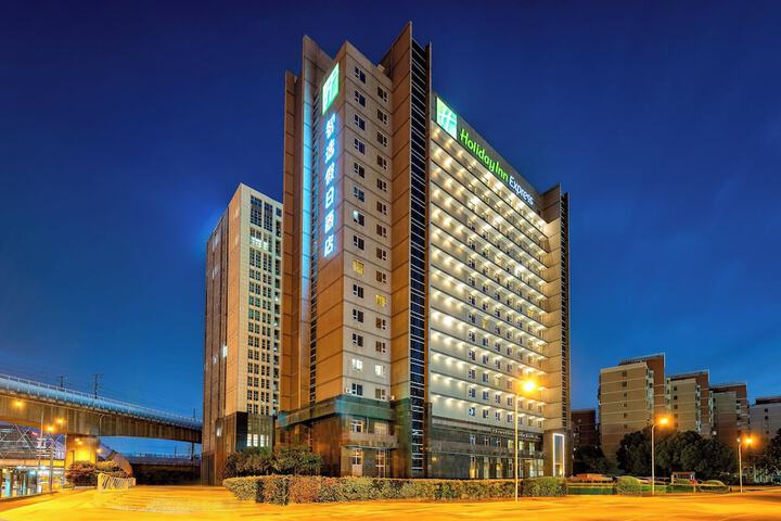 Hotel 83 of 88