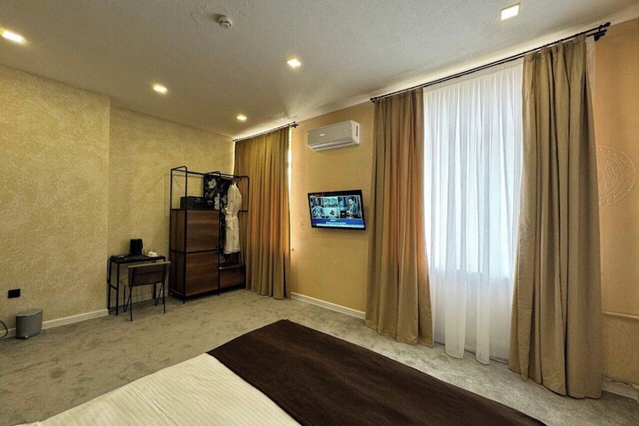 Room 15 of 32