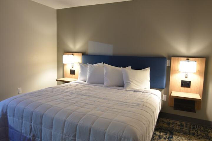 1 King Bed (19 of 20)