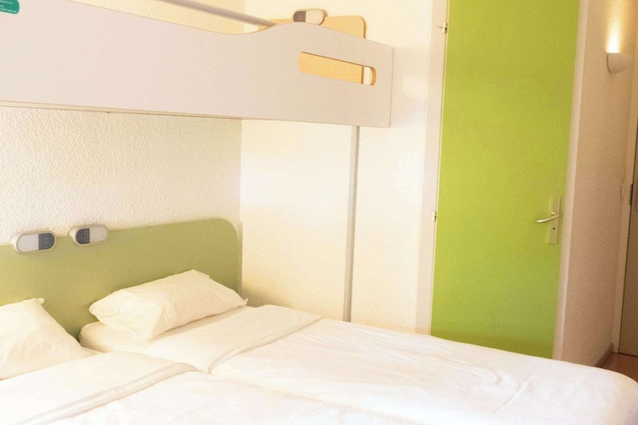 Room 10 of 27