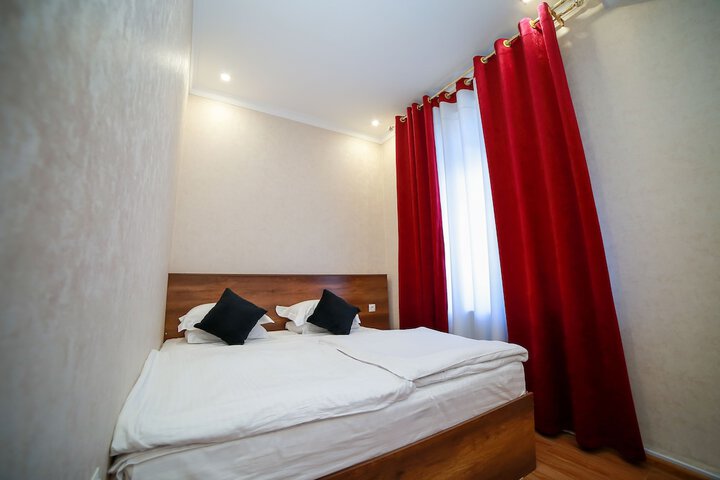 Room 16 of 34
