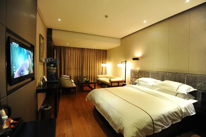 Room 2 of 10