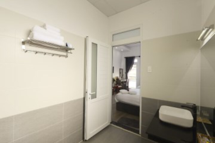 Room 6 of 42