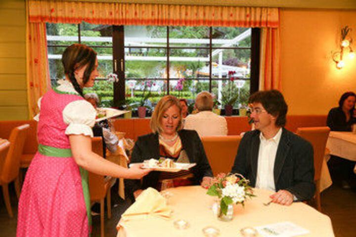 Dining 39 of 42