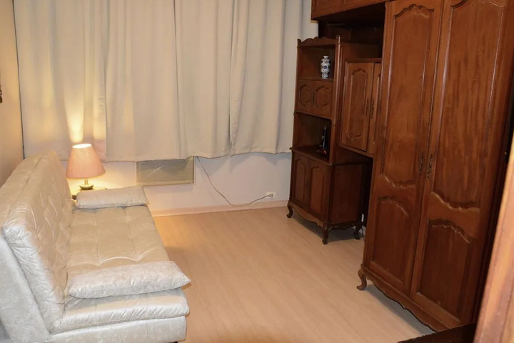 Room 4 of 11