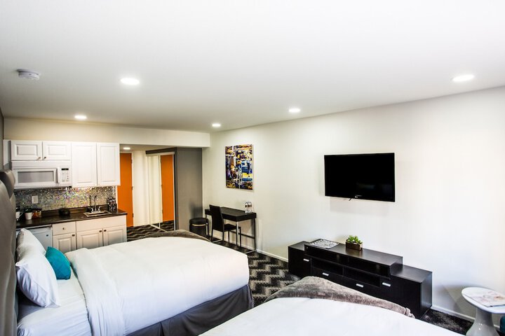 Room 4 of 18