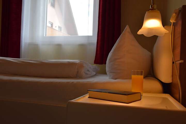 Room 10 of 71