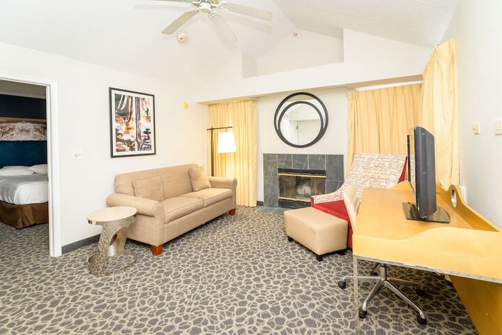 Room 17 of 37