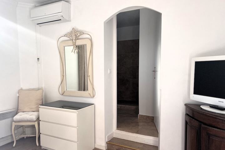 Room 7 of 42