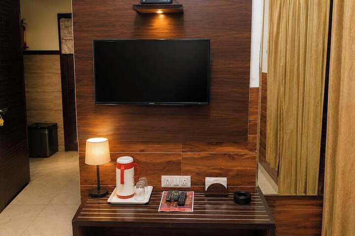 Room 8 of 16