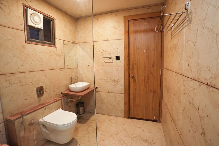 Room 53 of 160