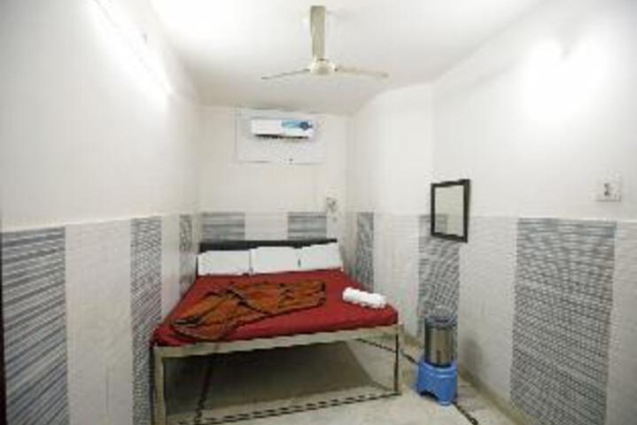 Room 7 of 38