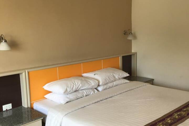 Room 27 of 73