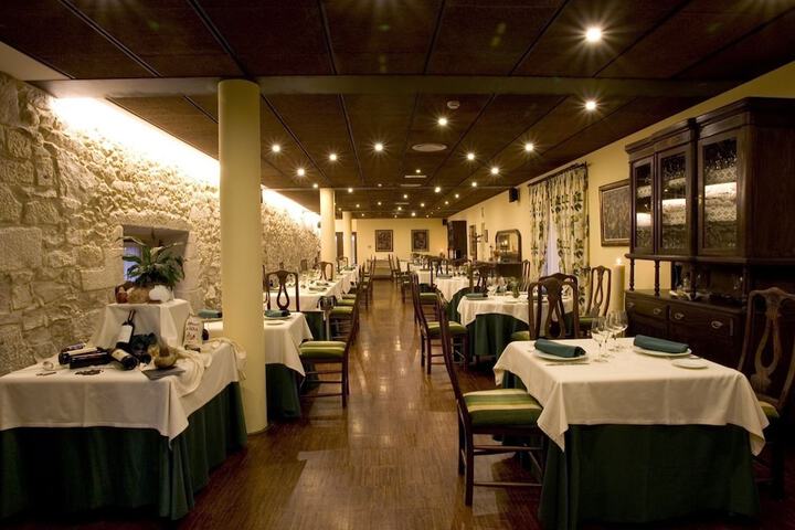 Dining 14 of 24