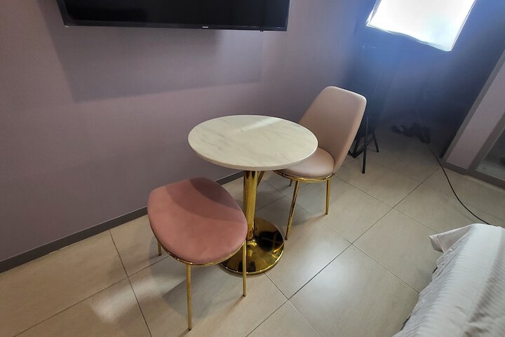Room 4 of 12