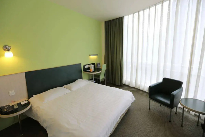 Room 3 of 4