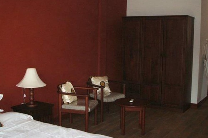 Room 2 of 27