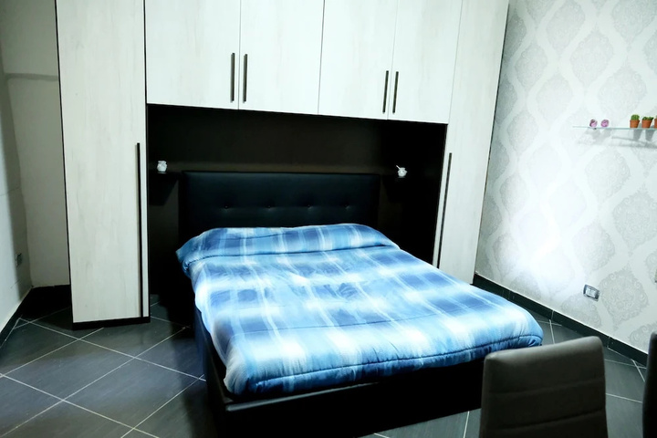 Room 2 of 10