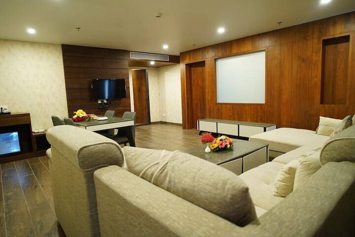 Room 25 of 49