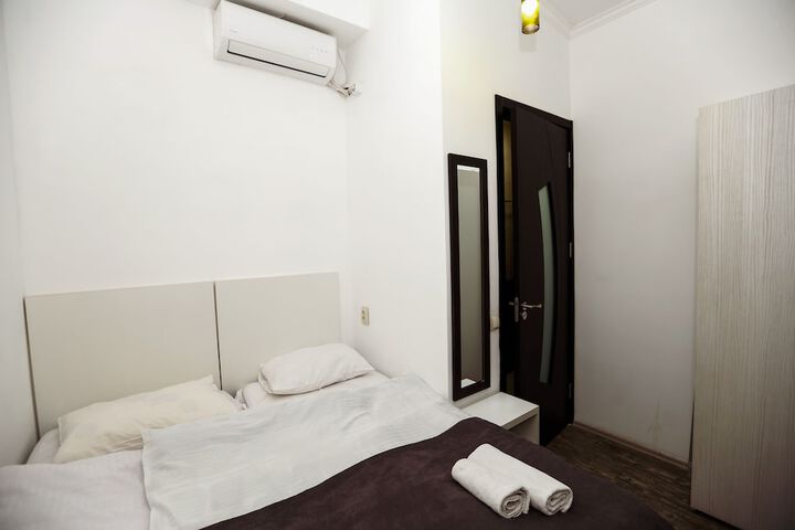 Room 72 of 131
