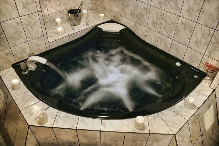 Jetted tub
