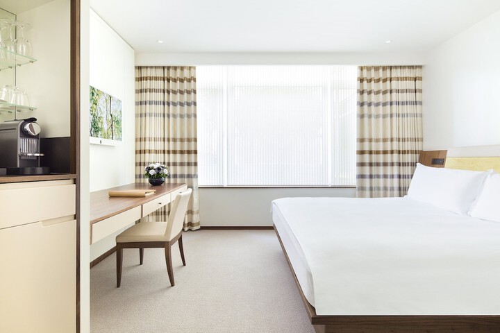 Room 83 of 250
