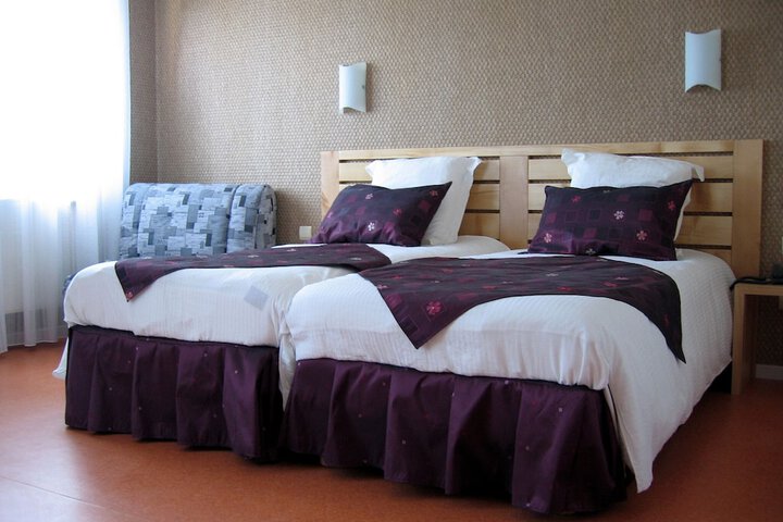 Room 3 of 10