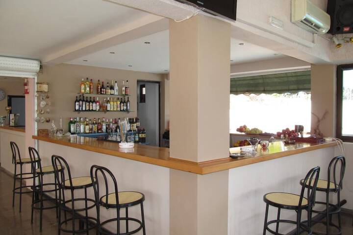 Lounge 20 of 28