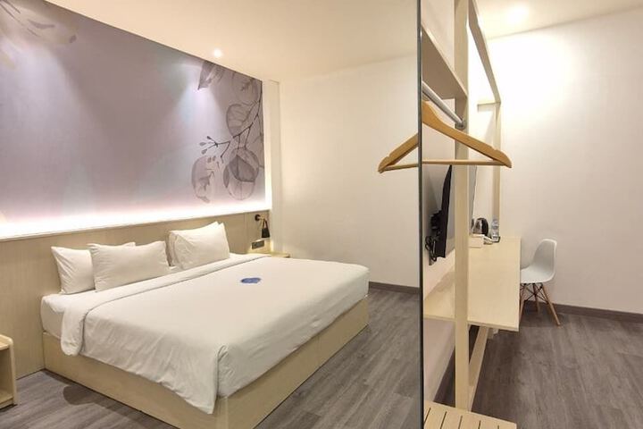 Room 8 of 24