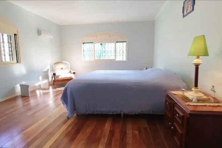 Room 3 of 10