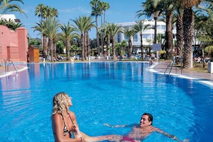 Pool 4 of 14